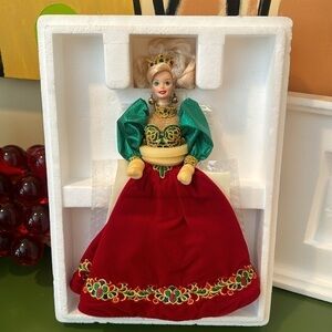 Barbie NWOT Holiday jewel 1995. New. Porcelain. Mattel